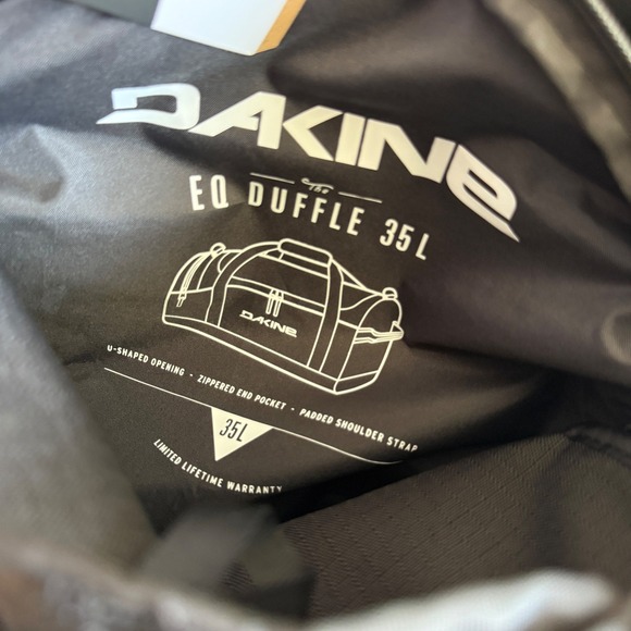 DAKINE PACKABLE EQ Duffel 35L Black Travel Gym CarryOn Shoulder Bag New W/TAGS - Picture 4 of 16